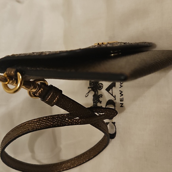 NWOT Coach Glitter Collection Wristlet With Dustbag. - Picture 6 of 10